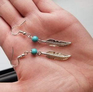 ❤ 3 /$10 NWOT native style Feather dangle earrings